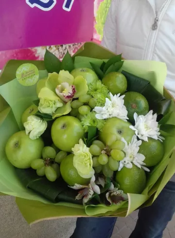 Фруктовый букет «Сочные яблочки» от интернет-магазина цветов в 