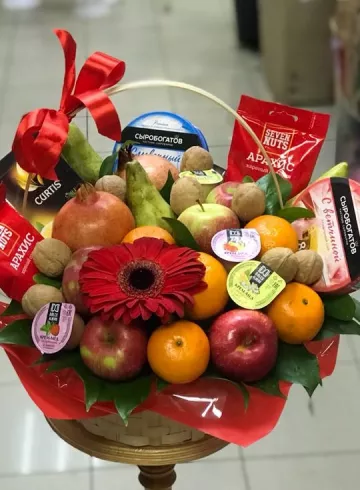 Корзина «Для гурмана» от интернет-магазина цветов в 