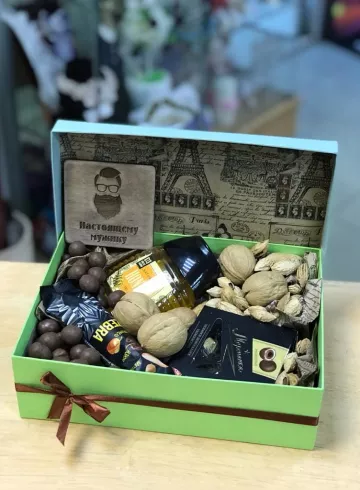 Подарочный набор «Лучшему мужчине» от интернет-магазина цветов в 