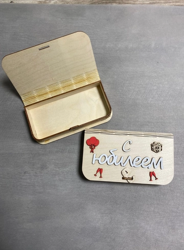 Деревянный конверт &laquo;С юбилеем&raquo; от интернет-магазина цветов в 