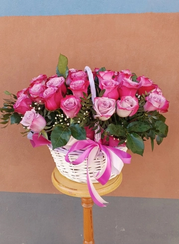 Корзина с розами «Волшебные сумерки» от интернет-магазина цветов в 