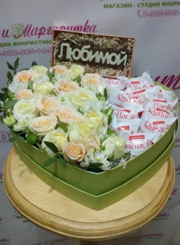 Коробка-сердце с цветами и конфетами «Милена» от интернет-магазина цветов в 