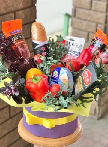 Композиция в шляпной коробке &laquo;Застольная&raquo; от интернет-магазина цветов в 