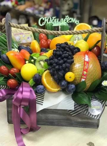 Композиция в ящичке «Изобилие» от интернет-магазина цветов в 