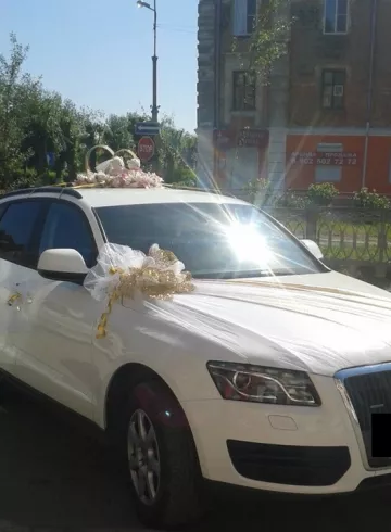 Оформление автомобиля  &laquo;Золотой Купидон&raquo; от интернет-магазина цветов в 