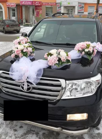 Оформление автомобиля  &laquo;Стильная свадьба&raquo; от интернет-магазина цветов в 