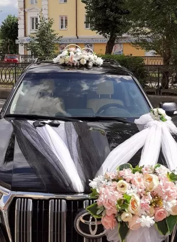 Оформление автомобиля  &laquo;Секреты счастья&raquo; от интернет-магазина цветов в 