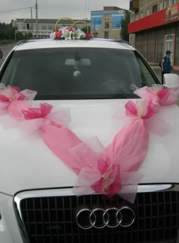 Оформление автомобиля  &laquo;Наш день&raquo; от интернет-магазина цветов в 