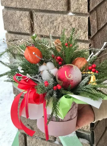 Шляпная коробка «Краски рождества» от интернет-магазина цветов в 