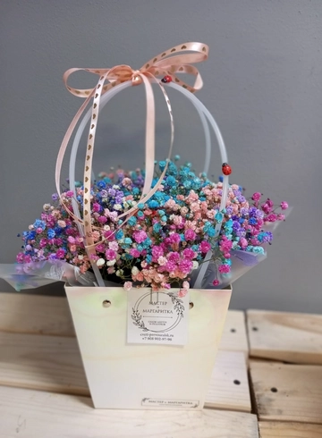 Сумочка с гипсофилой «Яркие эмоции» от интернет-магазина цветов в 