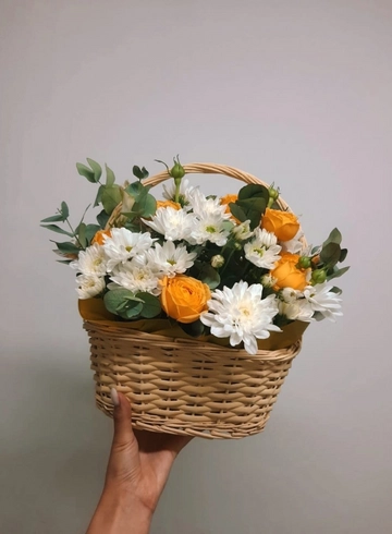 Композиция в корзинке «Лучики солнца» от интернет-магазина цветов в 